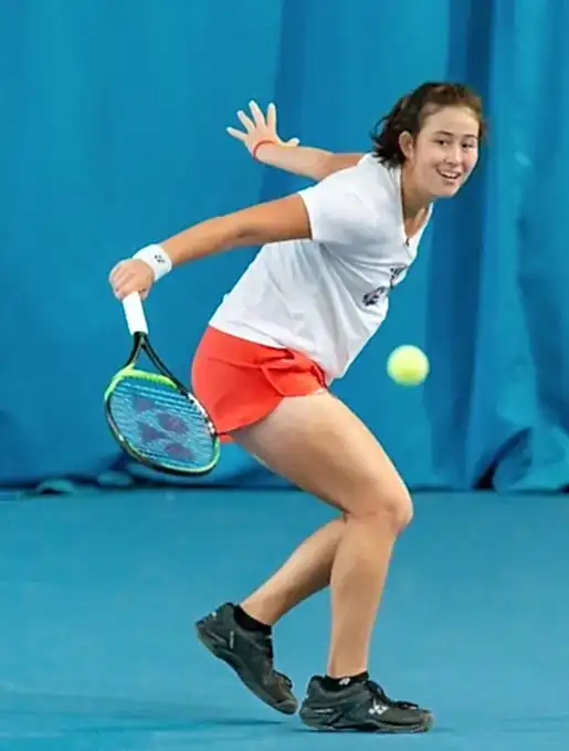 Joanna Garland playing tennis at LSTC